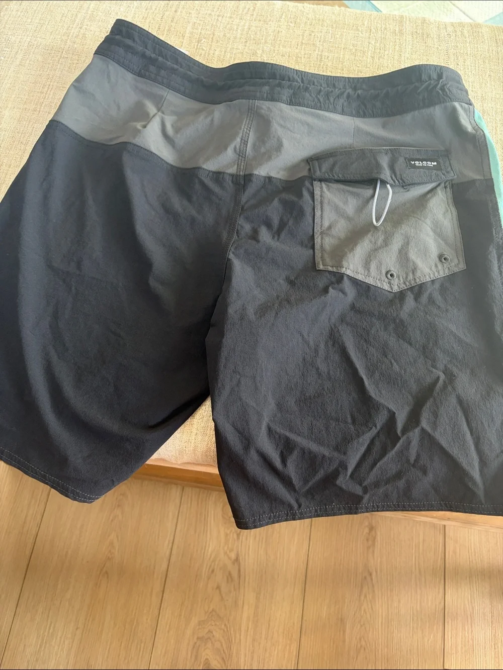 Volcom Men’s Teal/blue and black Colorblock Boardshorts